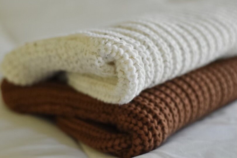 Oversized Knit Baby Sweater: Neutral Unisex Winter Wear