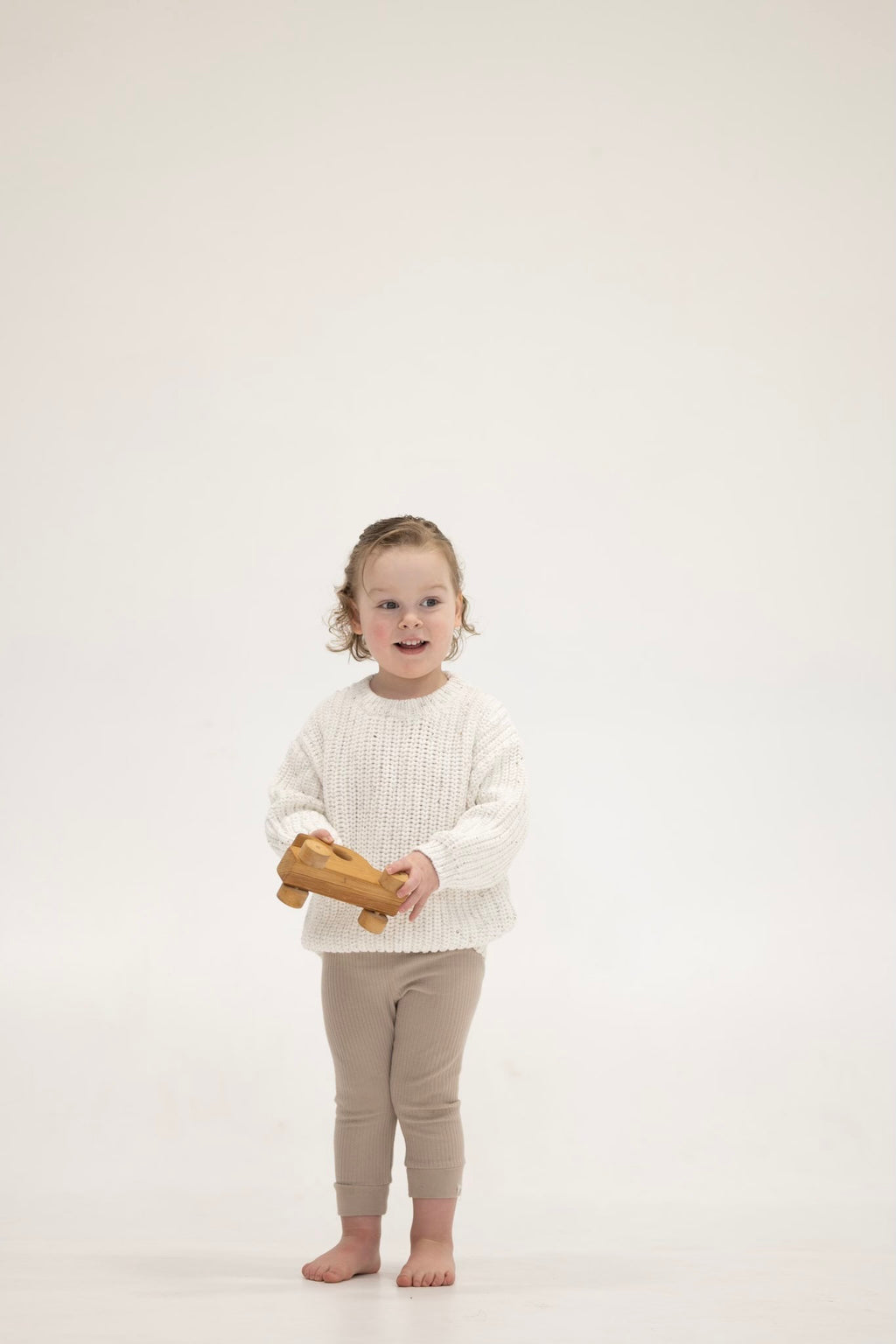 Oversized Knit Baby Sweater: Neutral Unisex Winter Wear