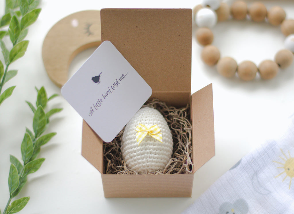 Spanish Pregnancy Announcement Gift: Knitted Egg in Nest